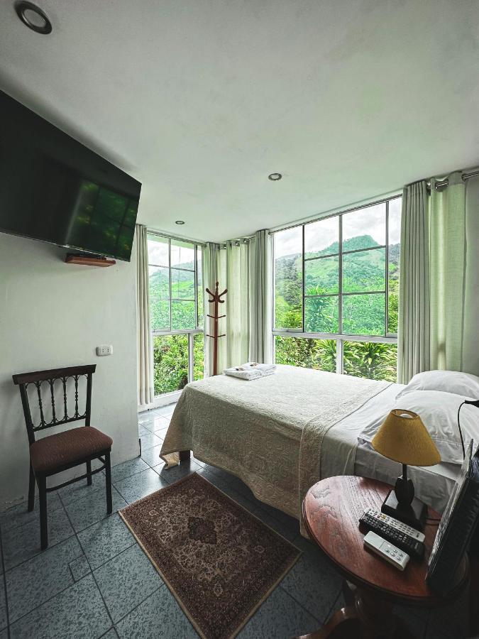 Albergue Turistico Gstir Pozuzo Exterior photo